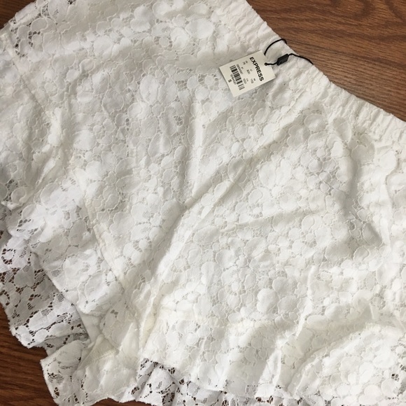 NWT Express high wasted ruffle lace shorts - Picture 2 of 2